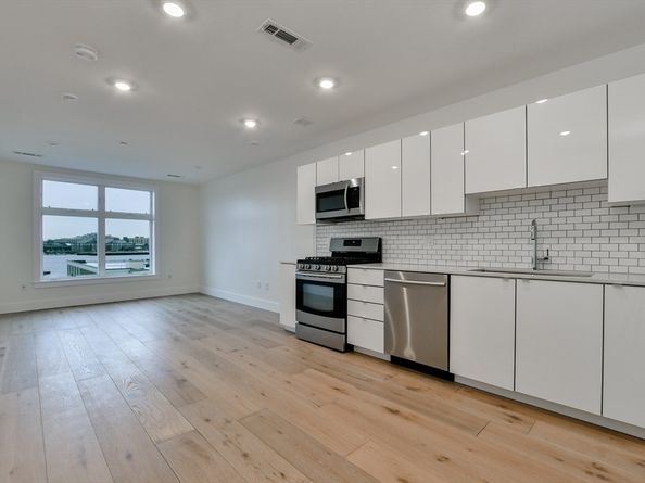 250 Meridian St 306, Boston MA 02128