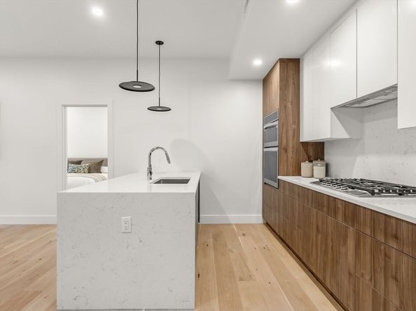 47 Condor 203A, Boston MA 02128