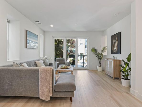 178 Llano De Los Robles Avenue, San Jose CA 95136