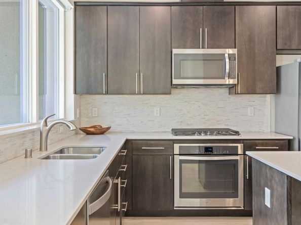 178 Llano De Los Robles Avenue, San Jose CA 95136