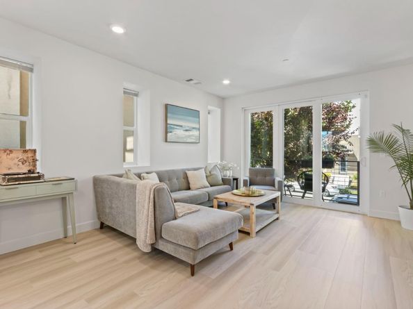 178 Llano De Los Robles Avenue, San Jose CA 95136