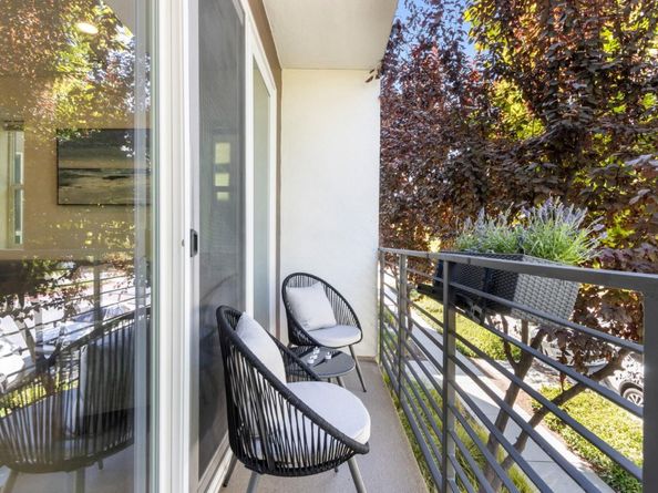 178 Llano De Los Robles Avenue, San Jose CA 95136
