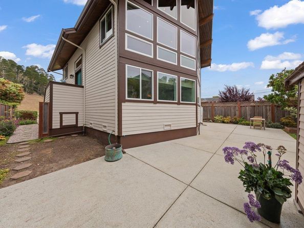 350 6th Avenue, Half Moon Bay CA 94019