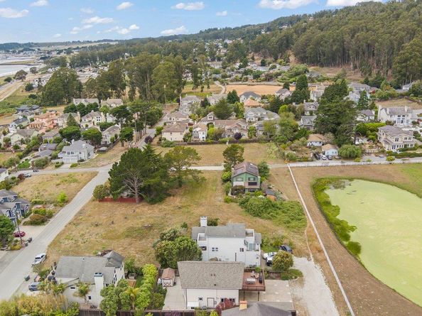 350 6th Avenue, Half Moon Bay CA 94019