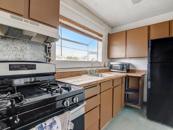 1164 Ocean Avenue, Oakland CA 94608