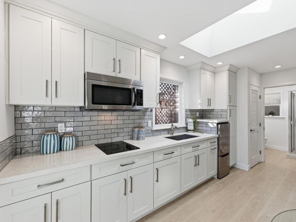 1023 Mercedes Avenue, Los Altos CA 94022