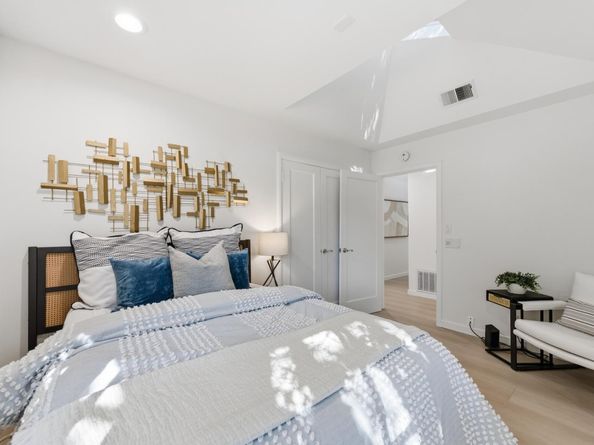 1023 Mercedes Avenue, Los Altos CA 94022