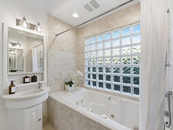 1023 Mercedes Avenue, Los Altos CA 94022