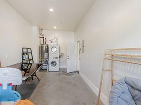 1633 15th Street, Oakland CA 94607