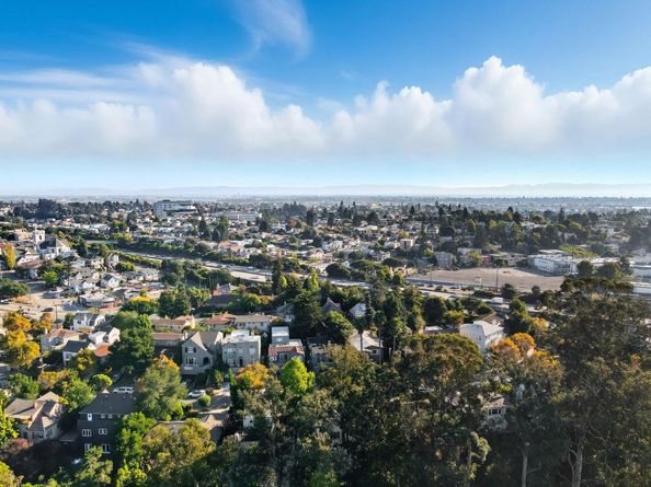 866 Alma Place, Oakland CA 94610
