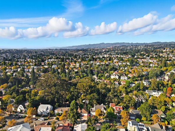866 Alma Place, Oakland CA 94610