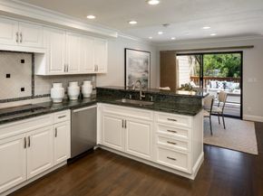2 Hallmark Circle, Menlo Park CA 94025