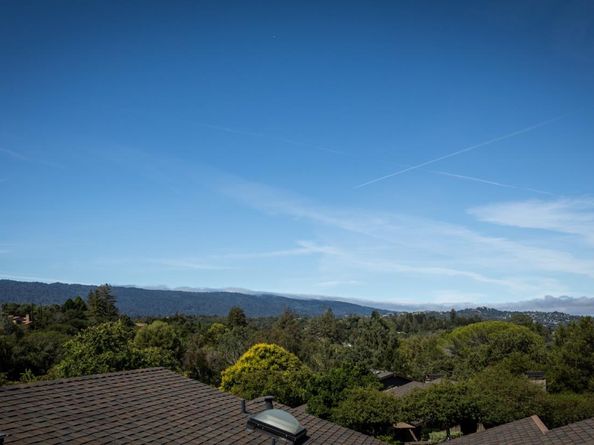 2 Hallmark Circle, Menlo Park CA 94025