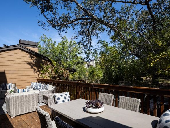 2 Hallmark Circle, Menlo Park CA 94025