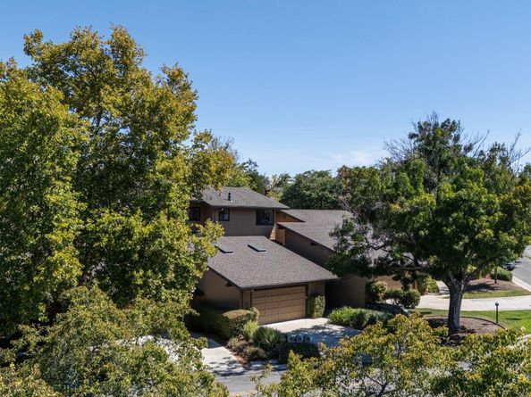 2 Hallmark Circle, Menlo Park CA 94025