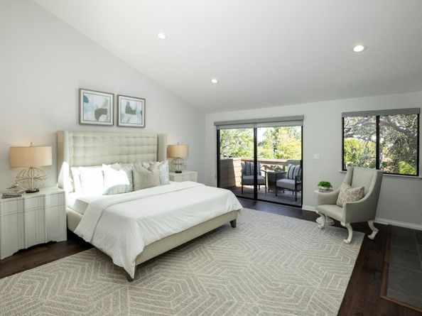 2 Hallmark Circle, Menlo Park CA 94025