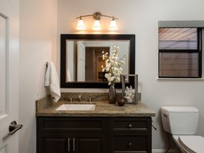 2 Hallmark Circle, Menlo Park CA 94025