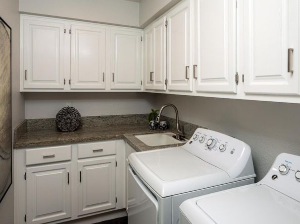 2 Hallmark Circle, Menlo Park CA 94025