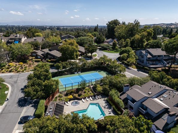 2 Hallmark Circle, Menlo Park CA 94025