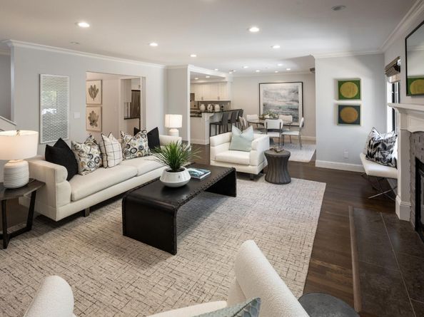 2 Hallmark Circle, Menlo Park CA 94025