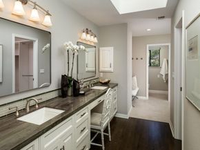 2 Hallmark Circle, Menlo Park CA 94025