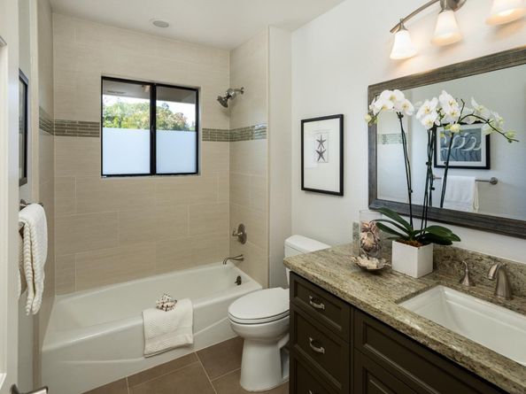 2 Hallmark Circle, Menlo Park CA 94025