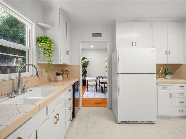 3888 Magnolia Drive, Palo Alto CA 94306