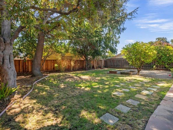 3888 Magnolia Drive, Palo Alto CA 94306