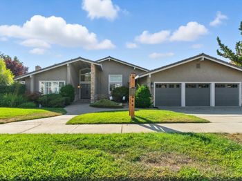 3165 Meadowlands Lane
