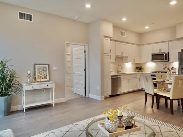 338 Llano De Los Robles Avenue 3, San Jose CA 95136