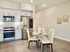 338 Llano De Los Robles Avenue 3, San Jose CA 95136