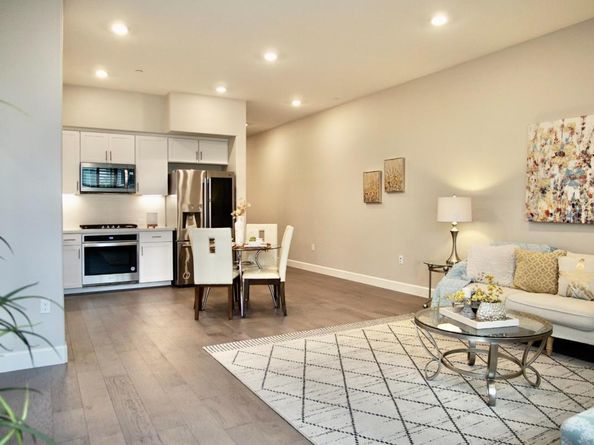 338 Llano De Los Robles Avenue 3, San Jose CA 95136