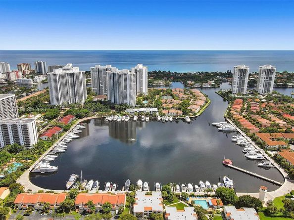 21248 Harbor Way 24324, Aventura FL 33180