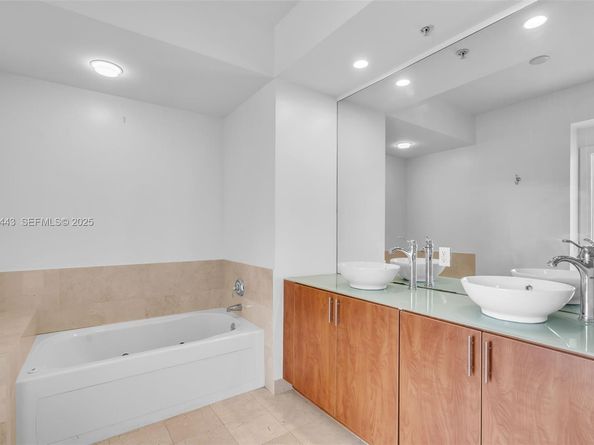 315 NE 3rd Ave 1805, Fort Lauderdale FL 33301