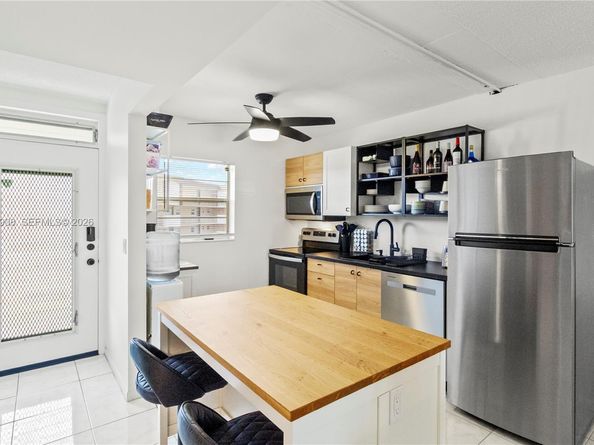 2901 NW 46th Ave 307, Lauderdale Lakes FL 33313