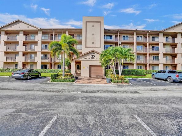 13700 SW 14th St 410D, Pembroke Pines FL 33027
