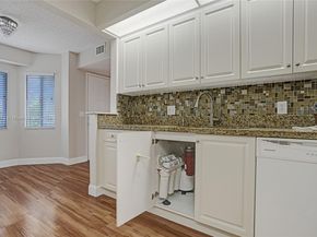 13700 SW 14th St 410D, Pembroke Pines FL 33027