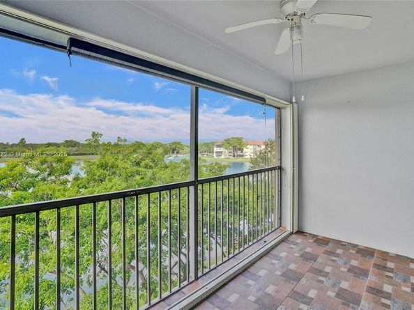 13700 SW 14th St 410D, Pembroke Pines FL 33027