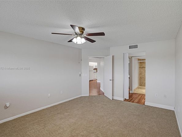 13700 SW 14th St 410D, Pembroke Pines FL 33027