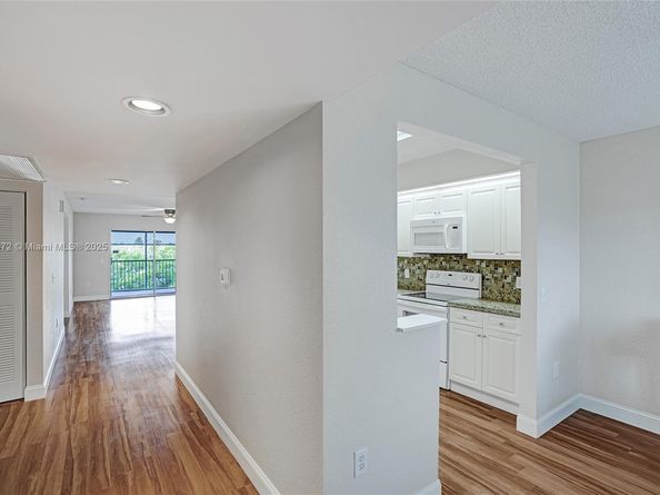 13700 SW 14th St 410D, Pembroke Pines FL 33027
