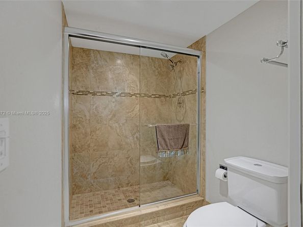 13700 SW 14th St 410D, Pembroke Pines FL 33027