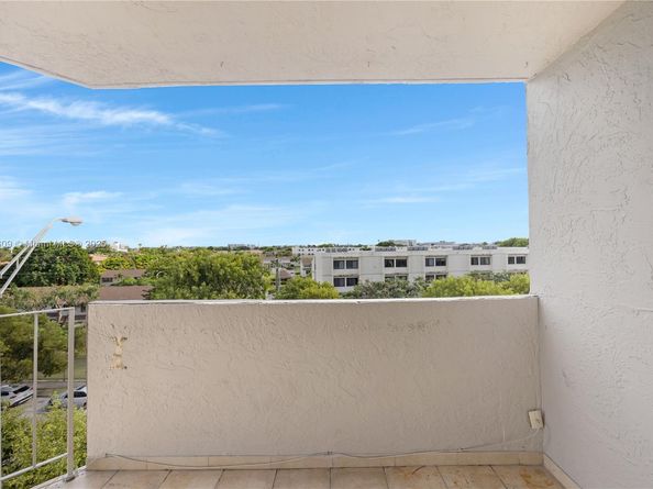 1750 W 46th St 544, Hialeah FL 33012