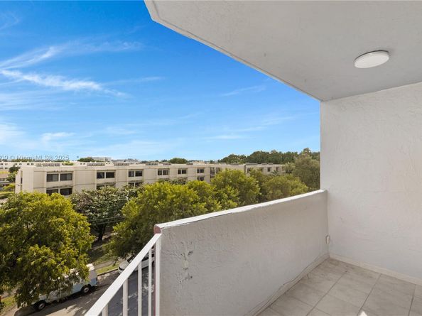 1750 W 46th St 544, Hialeah FL 33012