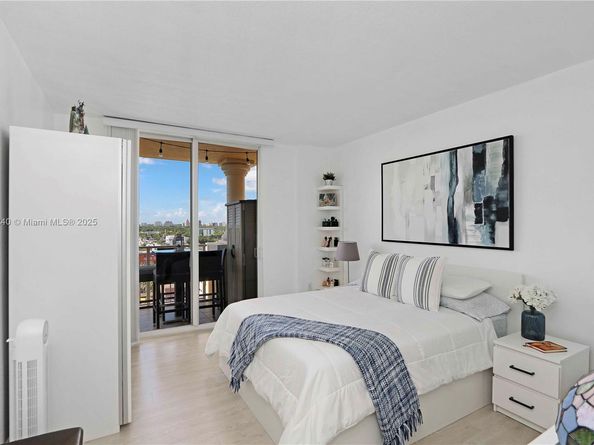 215 SW 42nd Ave PH08, Miami FL 33134