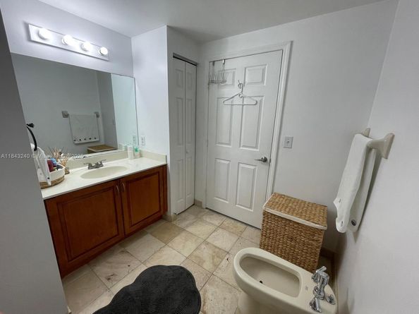 215 SW 42nd Ave PH08, Miami FL 33134