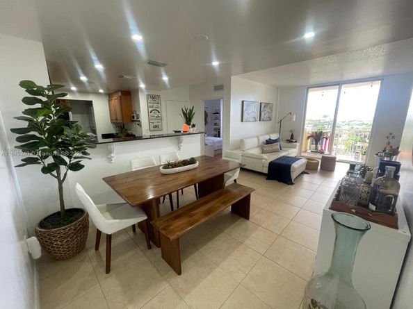 215 SW 42nd Ave PH08, Miami FL 33134