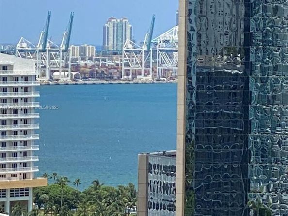 1050 Brickell Ave 1904, Miami FL 33131