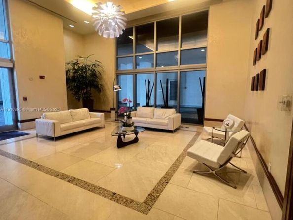 1050 Brickell Ave 1904, Miami FL 33131