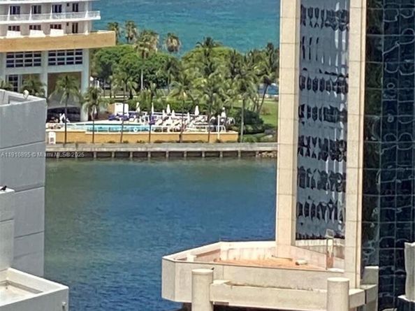 1050 Brickell Ave 1904, Miami FL 33131