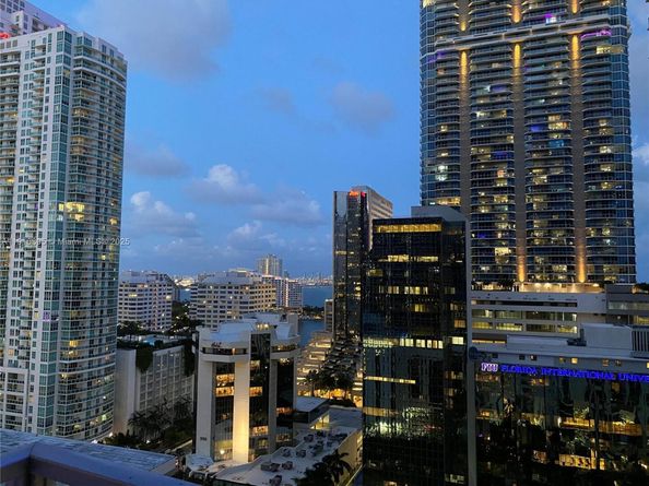 1050 Brickell Ave 1904, Miami FL 33131